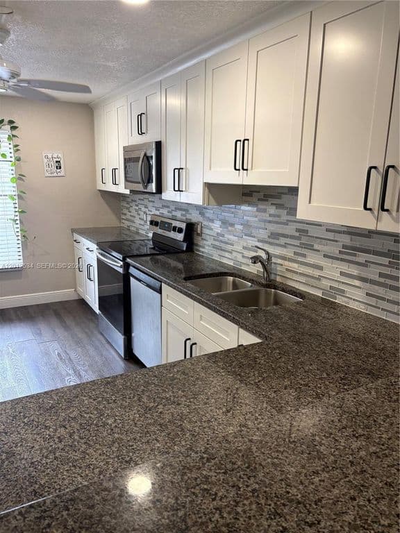 3+1 Mülk — 9810 NW 10th St #88
