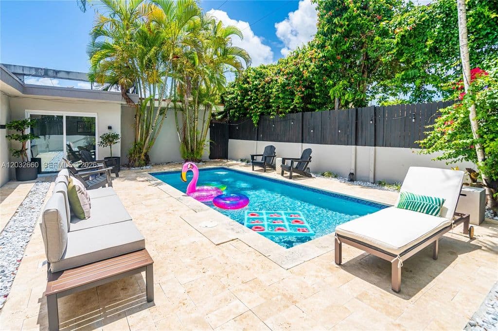 7-bedroom Single-Family Home — 520 SW 22nd Rd