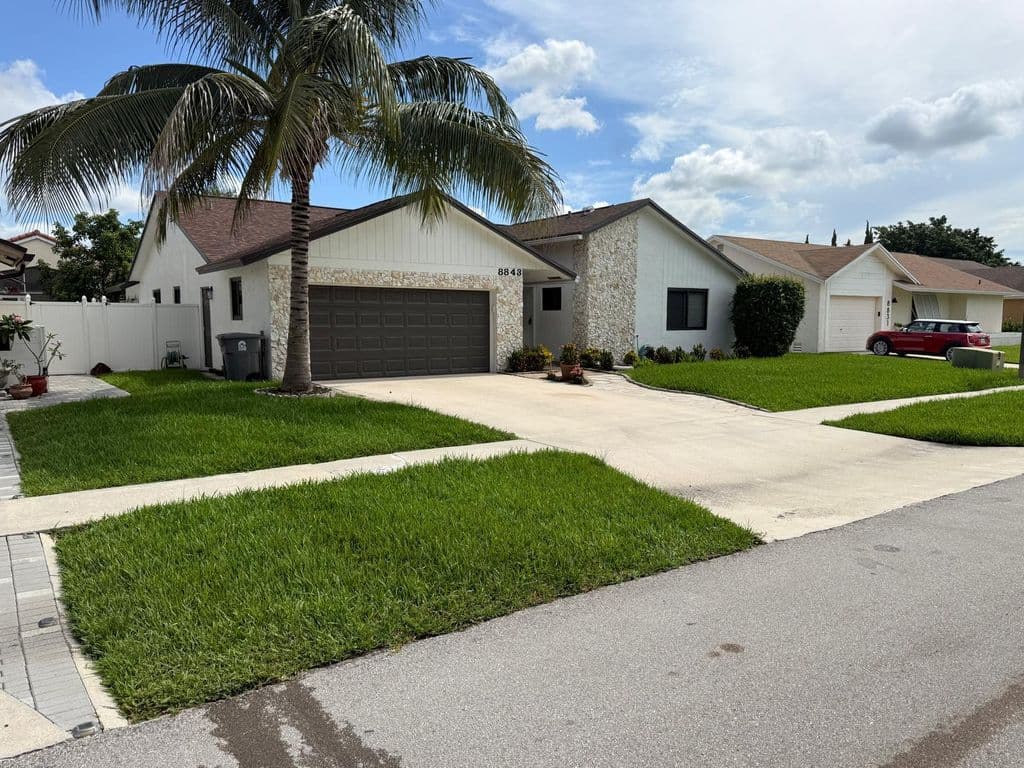 4+1 Müstakil ev — 8843 SW 16th Street