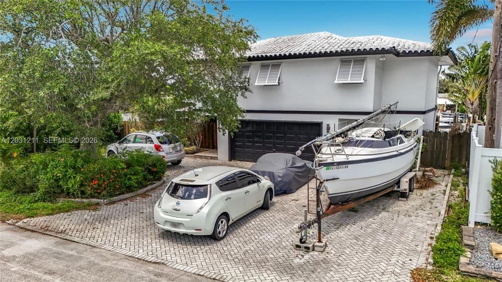 4+1 Müstakil ev — 2216 NE 18th Ave