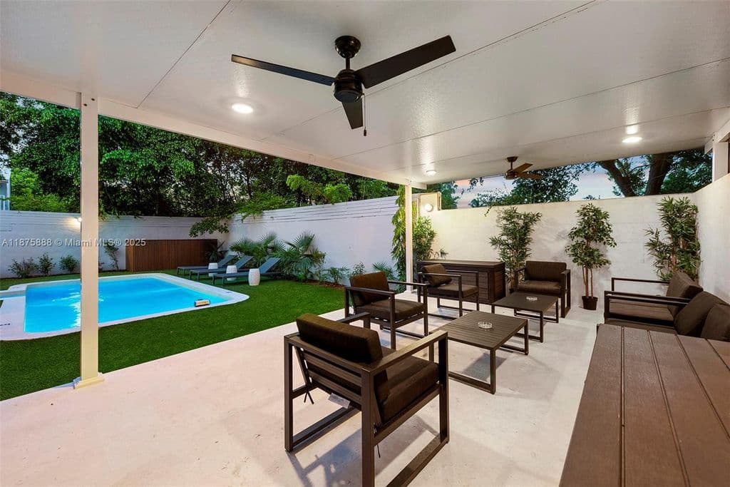 5+1 Müstakil ev — 1019 NE 87th St