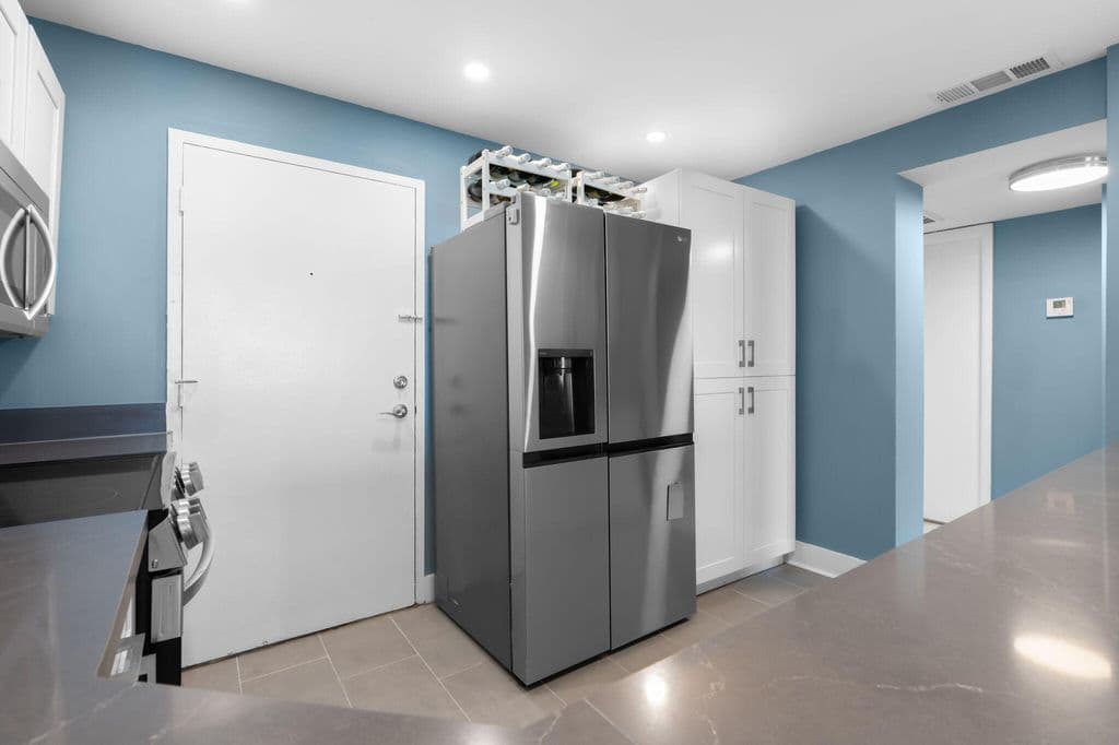 1+1 Condo — 1600 S Ocean Drive #PHC