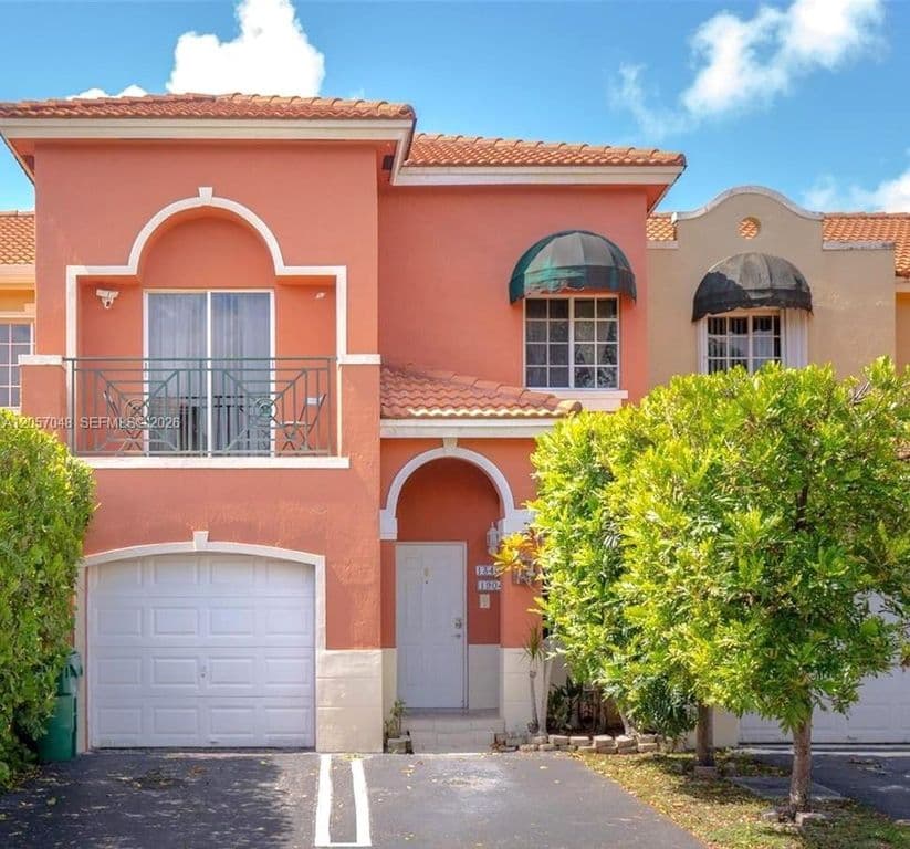 4+1 Mülk — 13402 SW 153rd St APT 1904