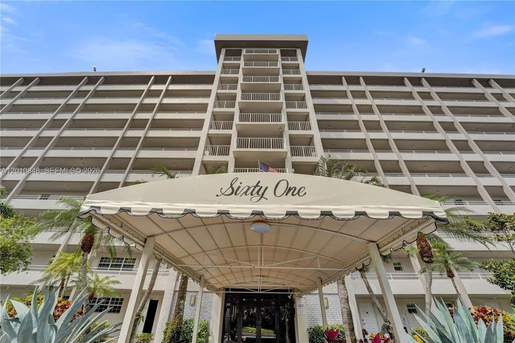 2+1 Condo — 575 Oaks Ln APT 508