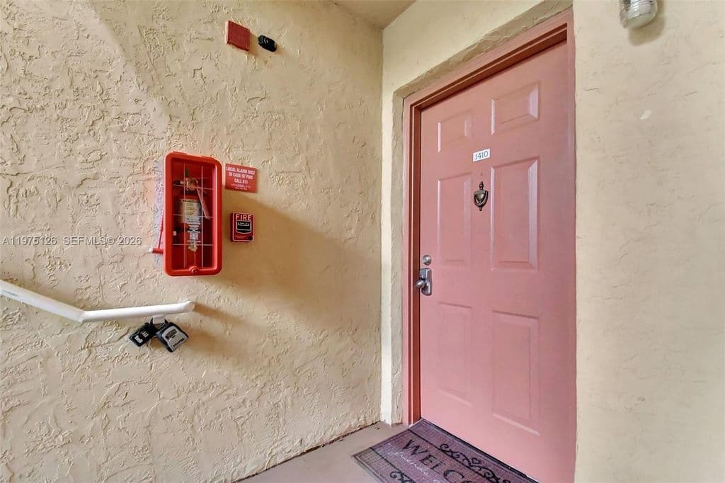 2-bedroom Condo — 2445 NW 33rd St APT 1410