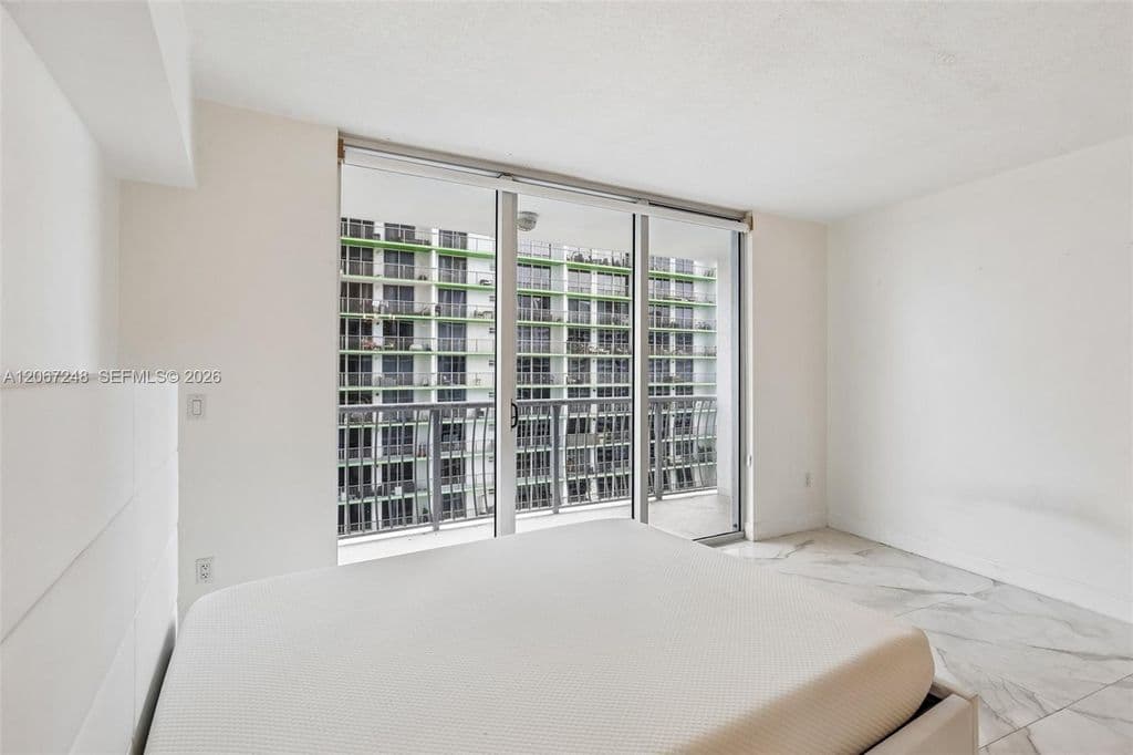 Condo — 1750 N Bayshore Dr APT 3207