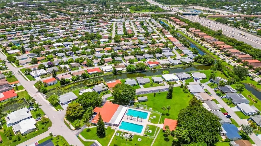 3+1 Müstakil ev — 4923 NW 55th Ct