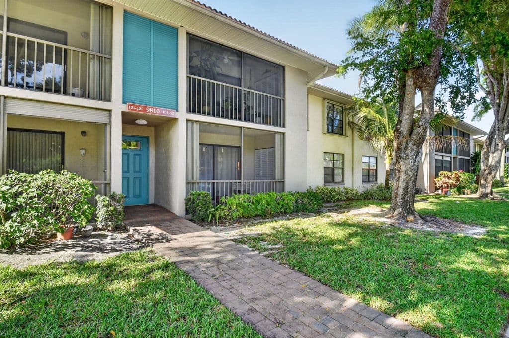 2+1 Condo — 9810 Pineapple Tree, Drive #103