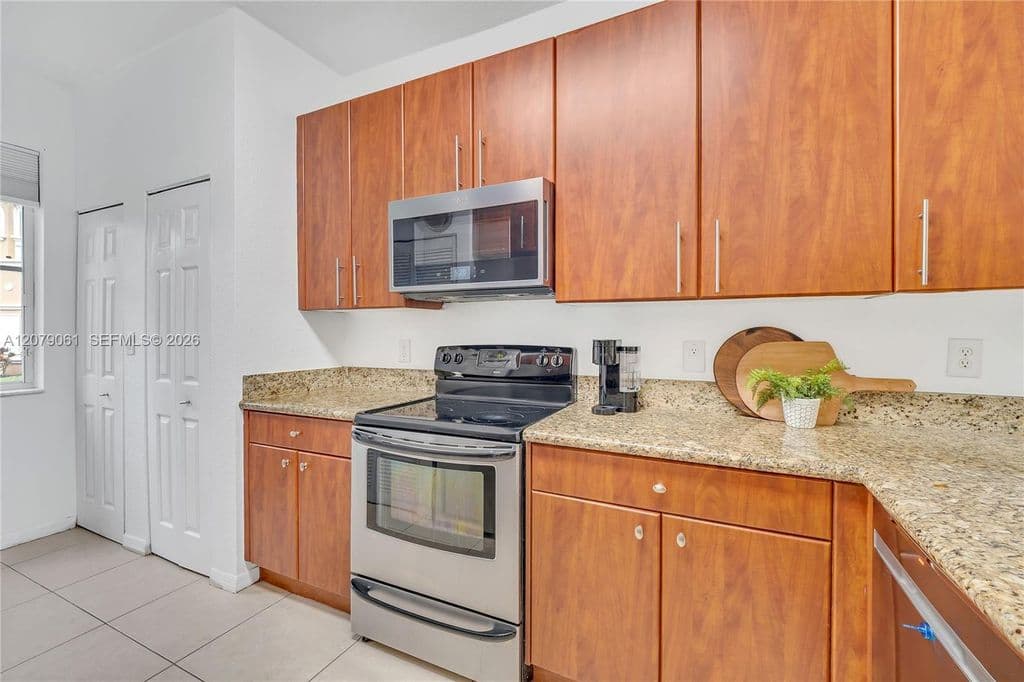 3-bedroom Property — 8999 SW 18th St #1401