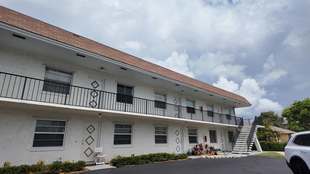 2+1 Condo — 227 Castlewood Drive #207