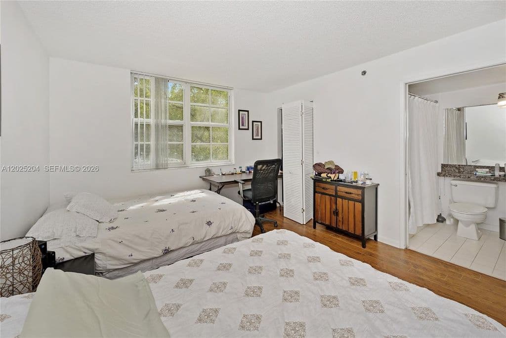 2+1 Condo — 19555 E Country Club Dr #8408