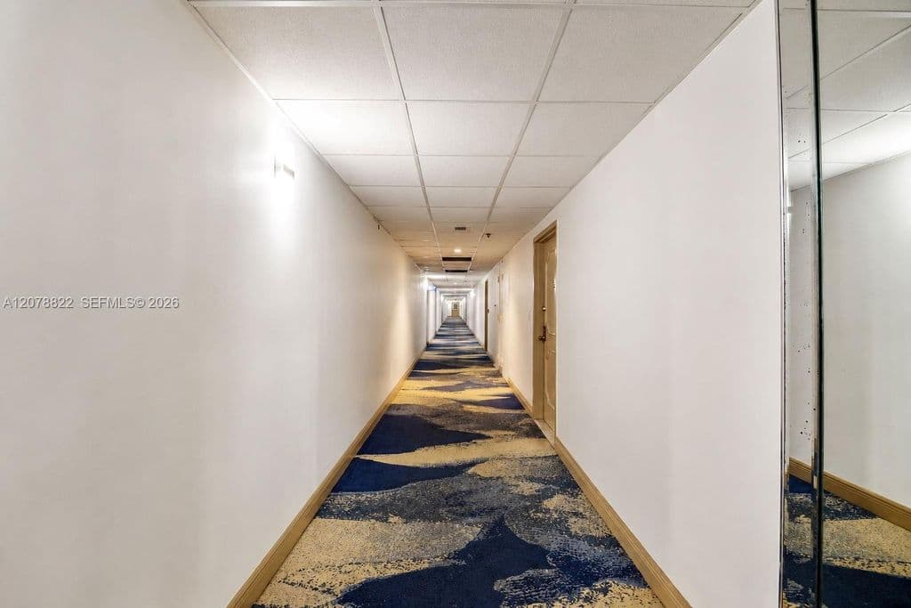 1-bedroom Condo — 3850 Washington St APT 314