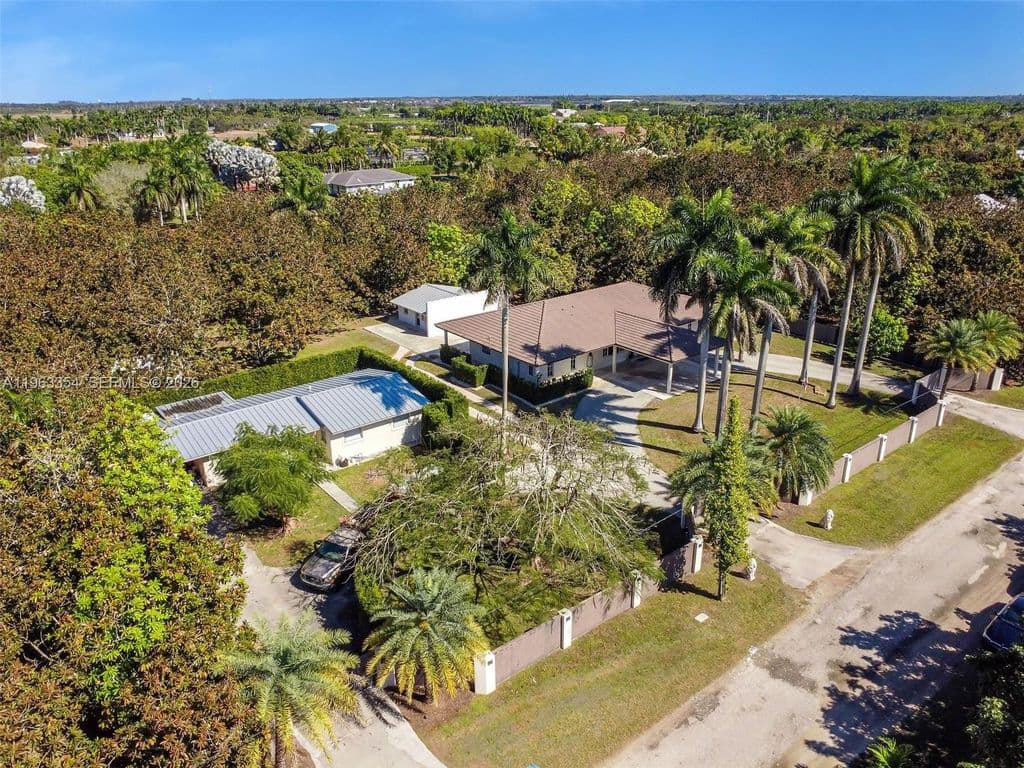 7-bedroom Single-Family Home — 19955 SW 186th St