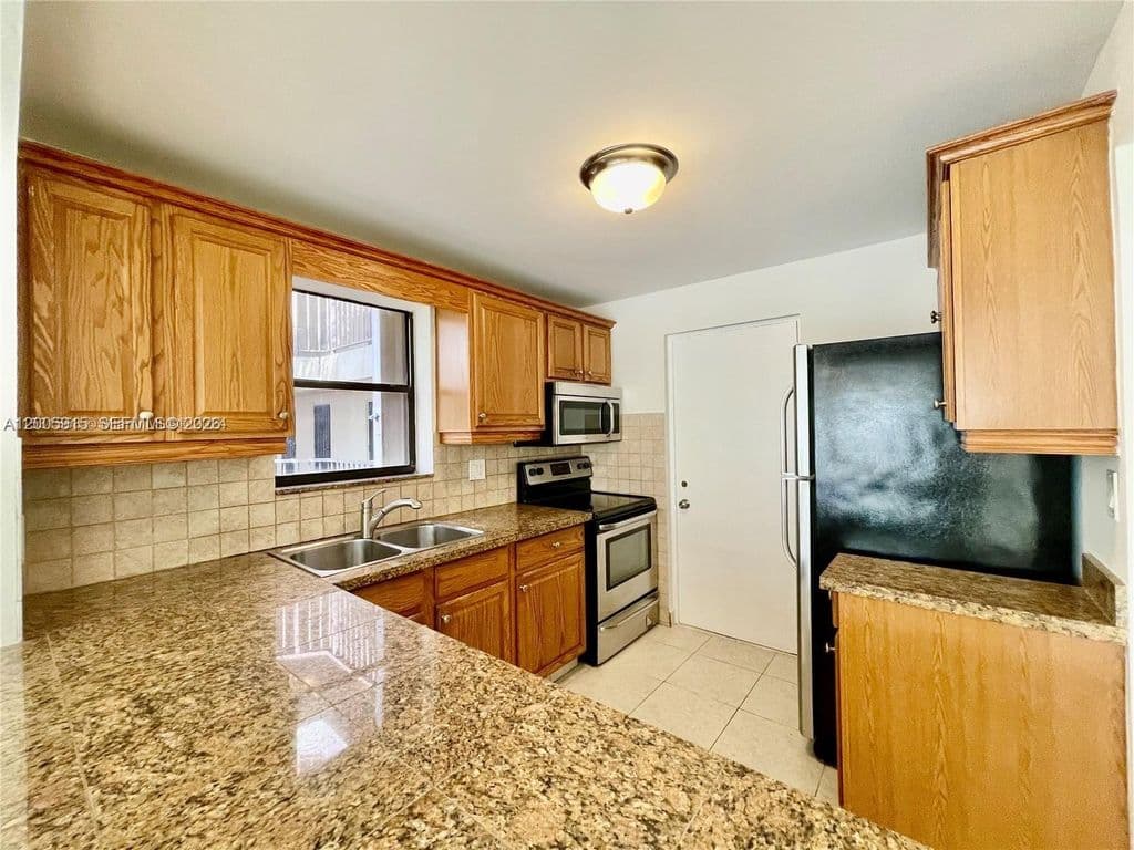 2+1 Condo — 2320 S Cypress Bend Dr APT 204