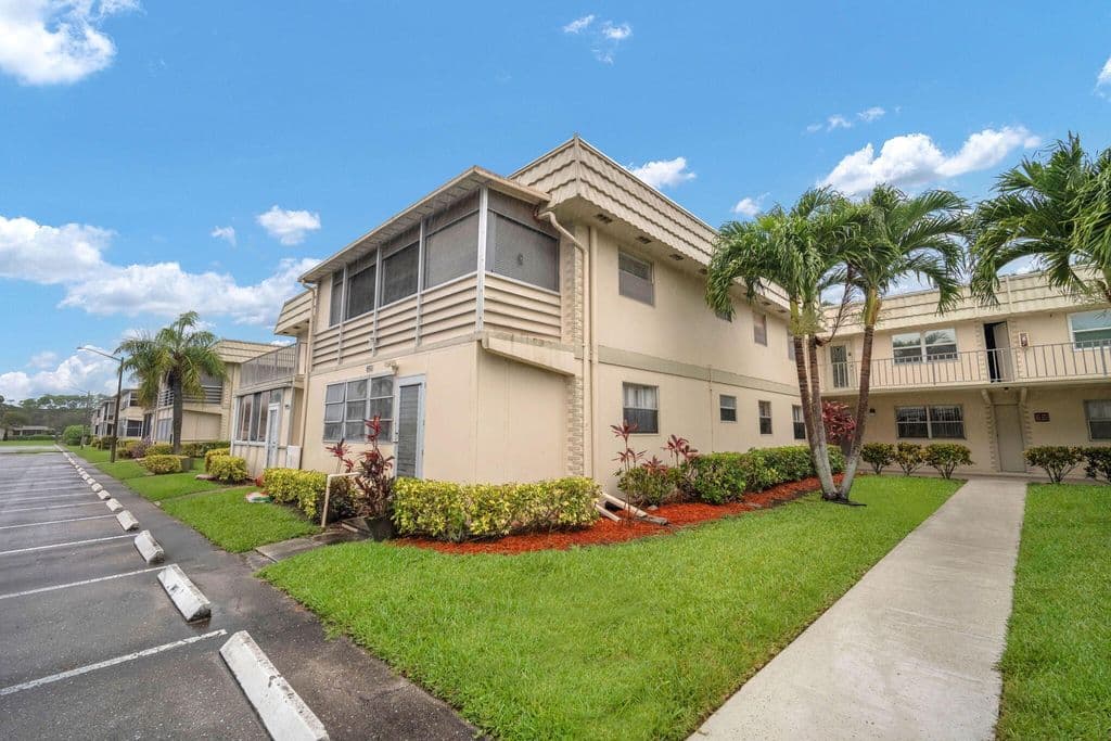 2+1 Condo — 716 Saxony Place #O