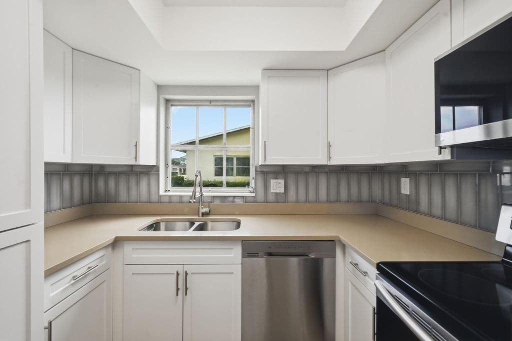 2+1 Condo — 2680 Barkley Drive E #C