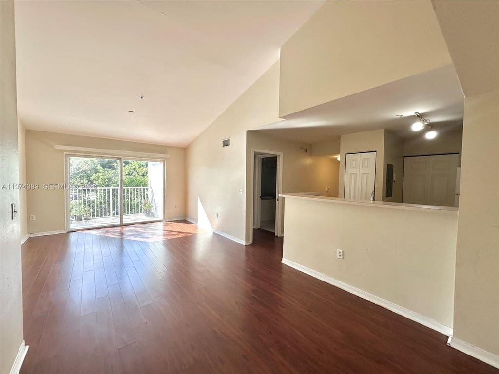 2-bedroom Condo — 11185 SW 6th St APT 303