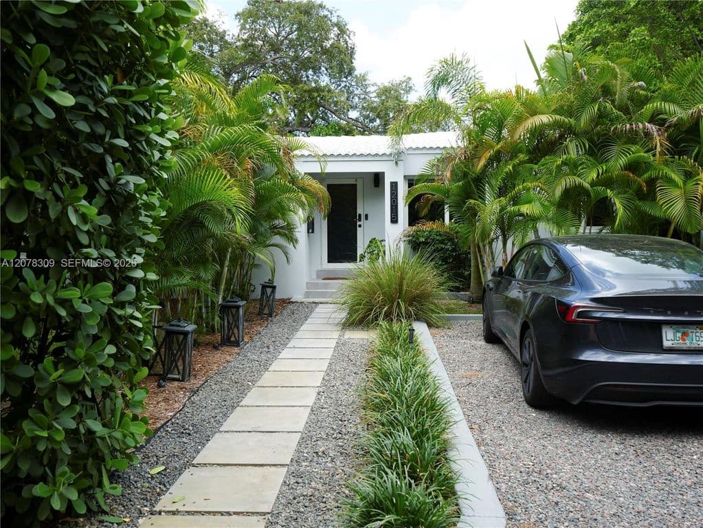 3+1 Müstakil ev — 12015 NE 10th Ave