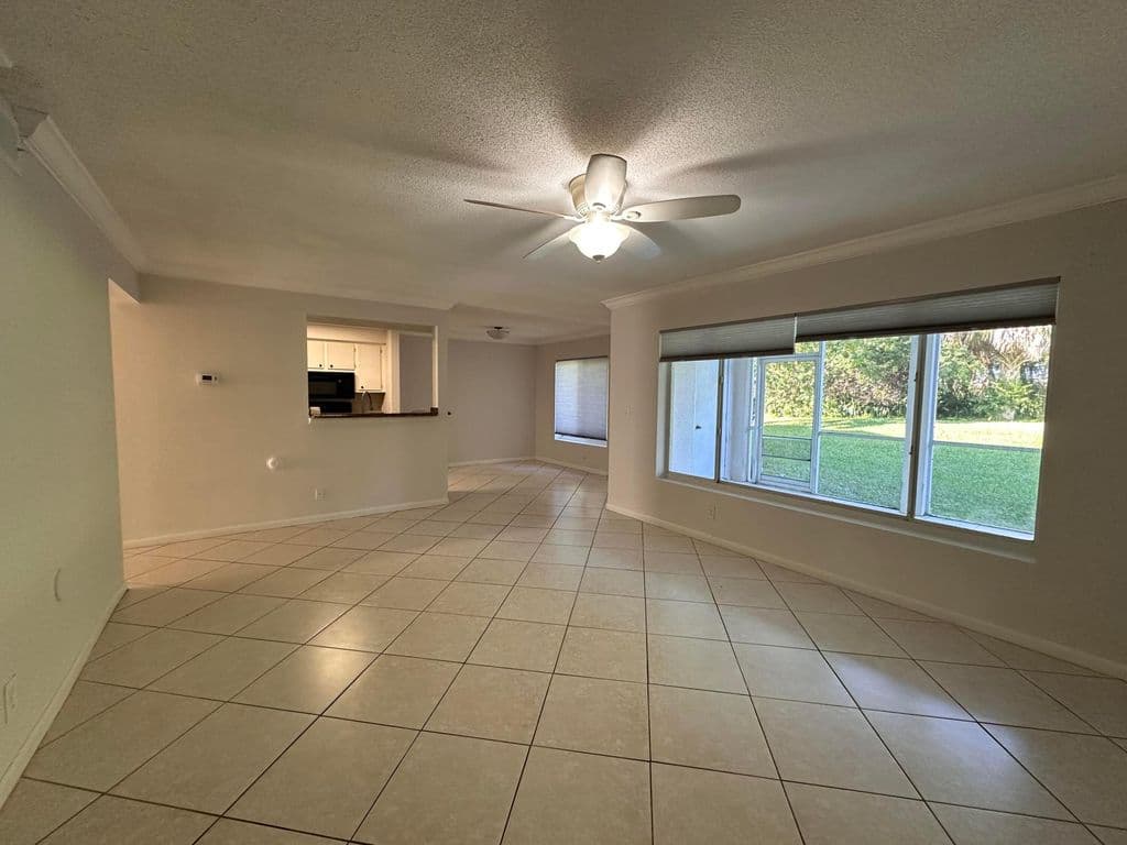 2+1 Condo — 815 W BOYNTON BEACH Boulevard #16-104