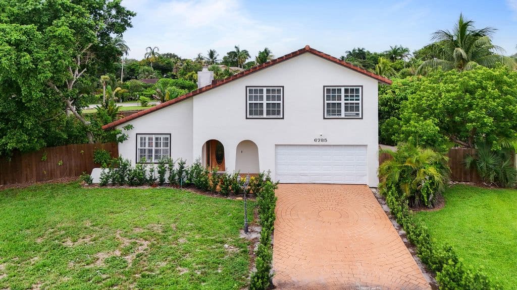 3-bedroom Single-Family Home — 6785 ESCONDIDA Drive