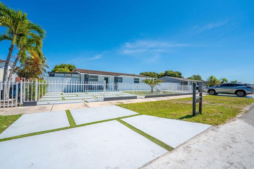 4-bedroom Single-Family Home — 11851 SW 181st St