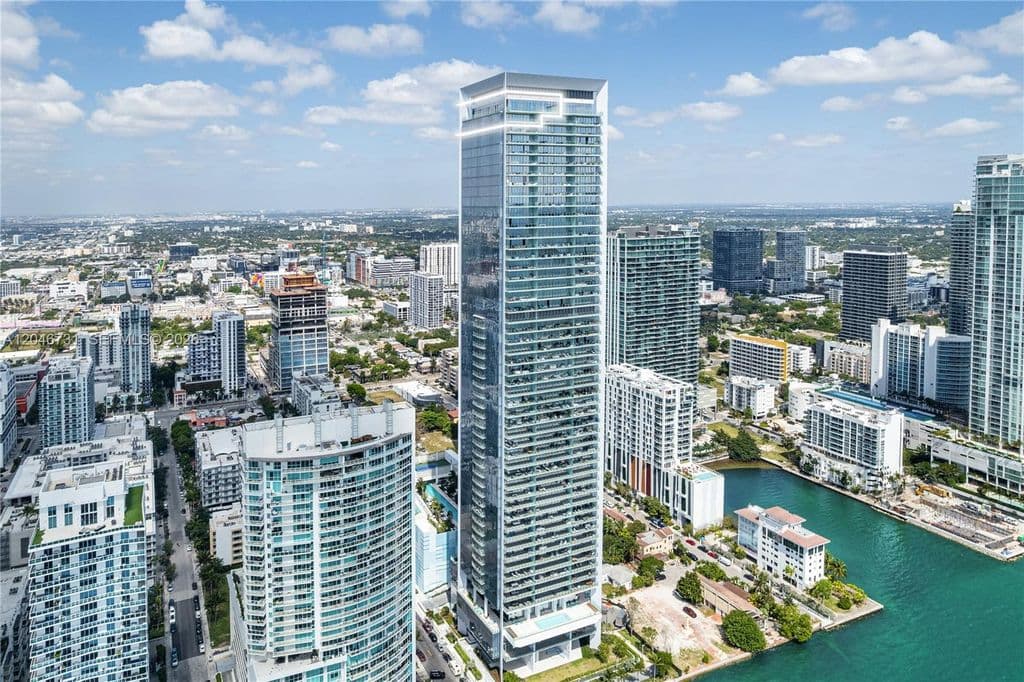 5-bedroom Condo — 700 NE 26th Ter #Penthouse 02