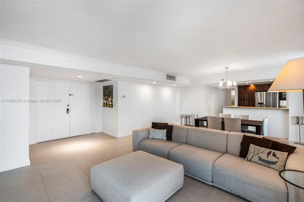 2+1 Condo — 2401 Collins Ave APT 1808