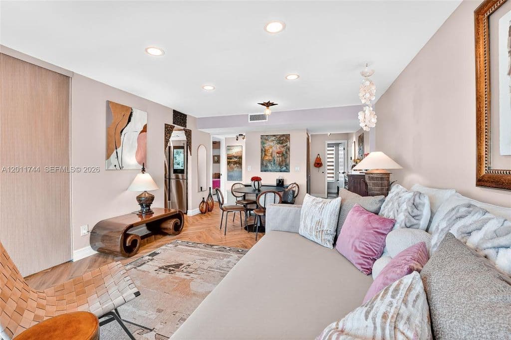 2+1 Condo — 1455 West Ave APT 501