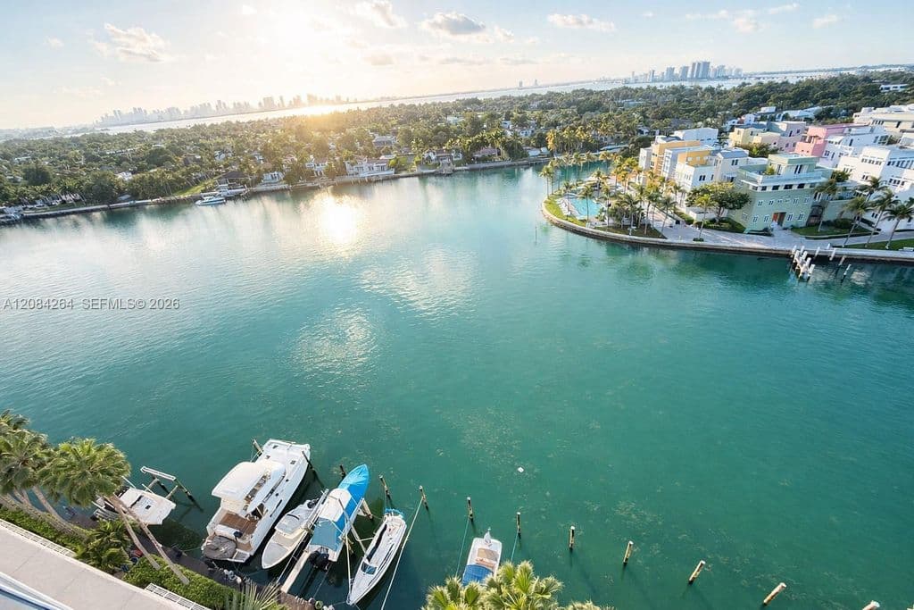 2+1 Condo — 5900 Collins Ave APT 1405