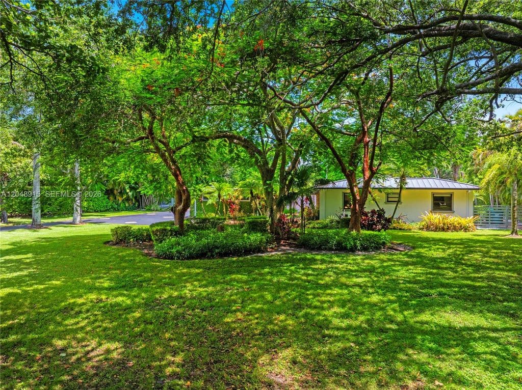 5-bedroom Single-Family Home — 8735 SW 122nd St