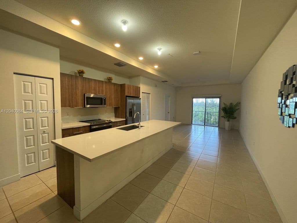 3+1 Condo — 8025 NW 104th Ave APT 31