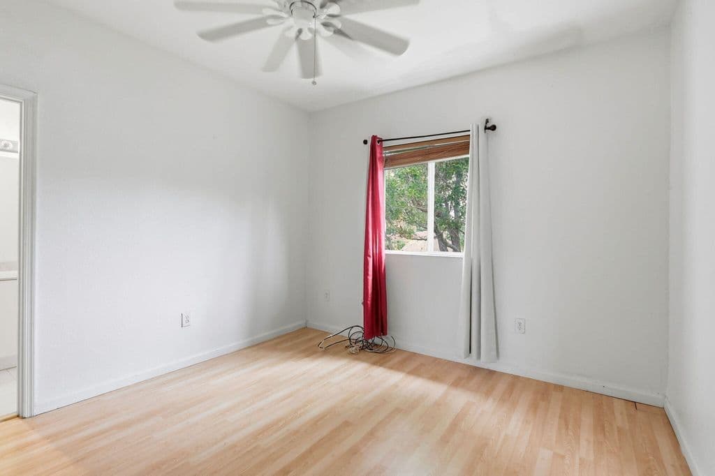 3-bedroom Property — 460 PRINCESS Drive