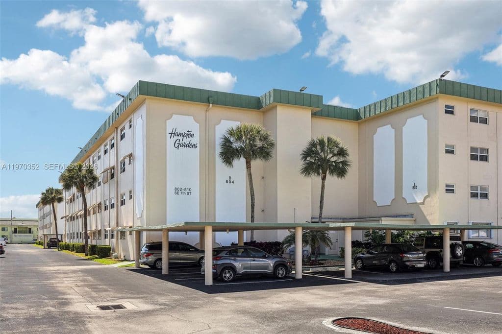 2+1 Condo — 804 SE 7th St APT 402