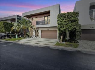 5+1 Müstakil ev — 7447 NW 97th Ct, Doral, 33178