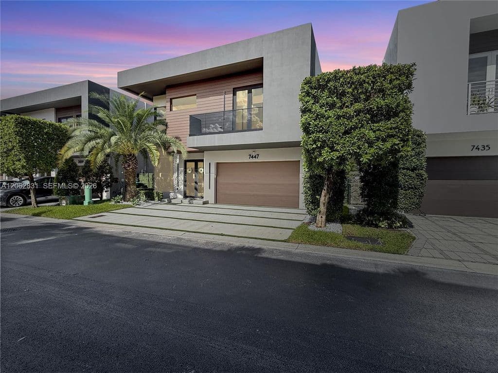 5+1 Müstakil ev — 7447 NW 97th Ct