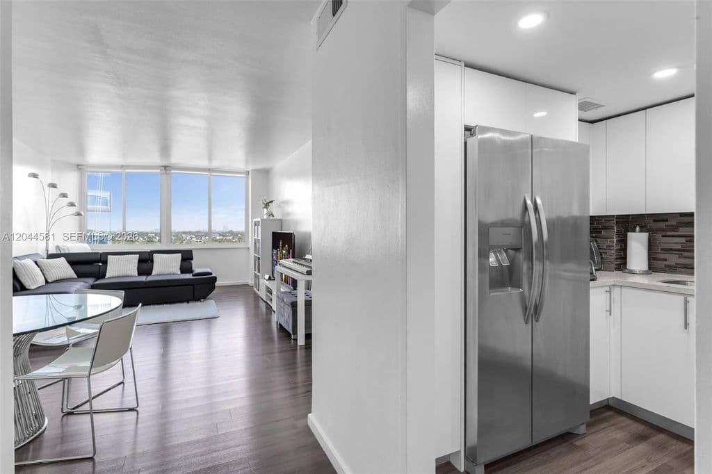 3+1 Condo — 7441 Wayne Ave APT 10H