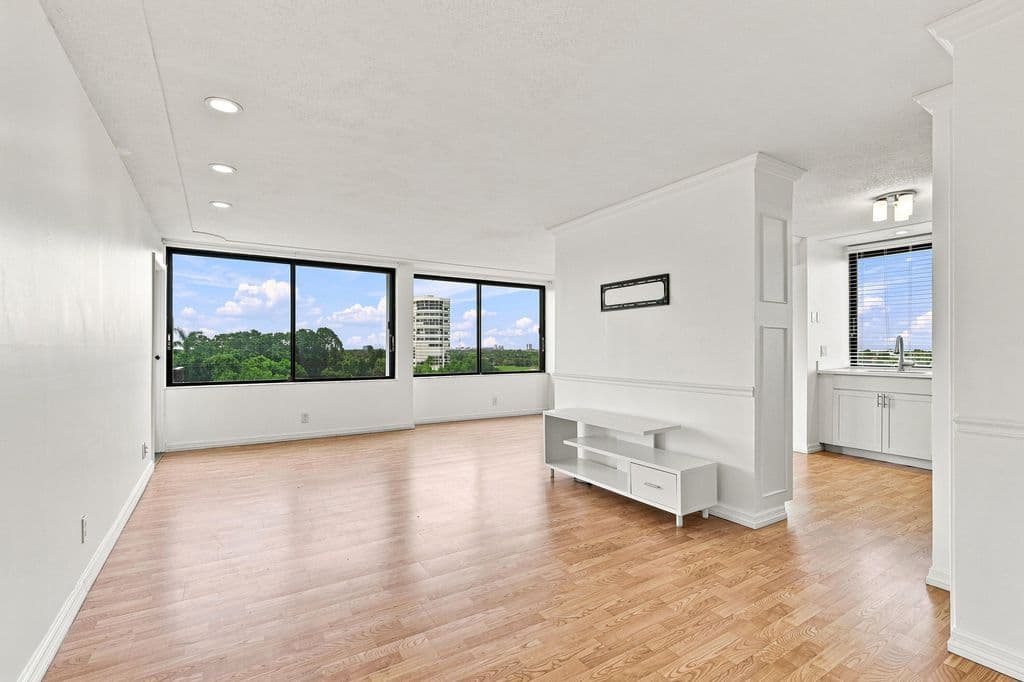 2-bedroom Condo — 1500 Presidential Way #704
