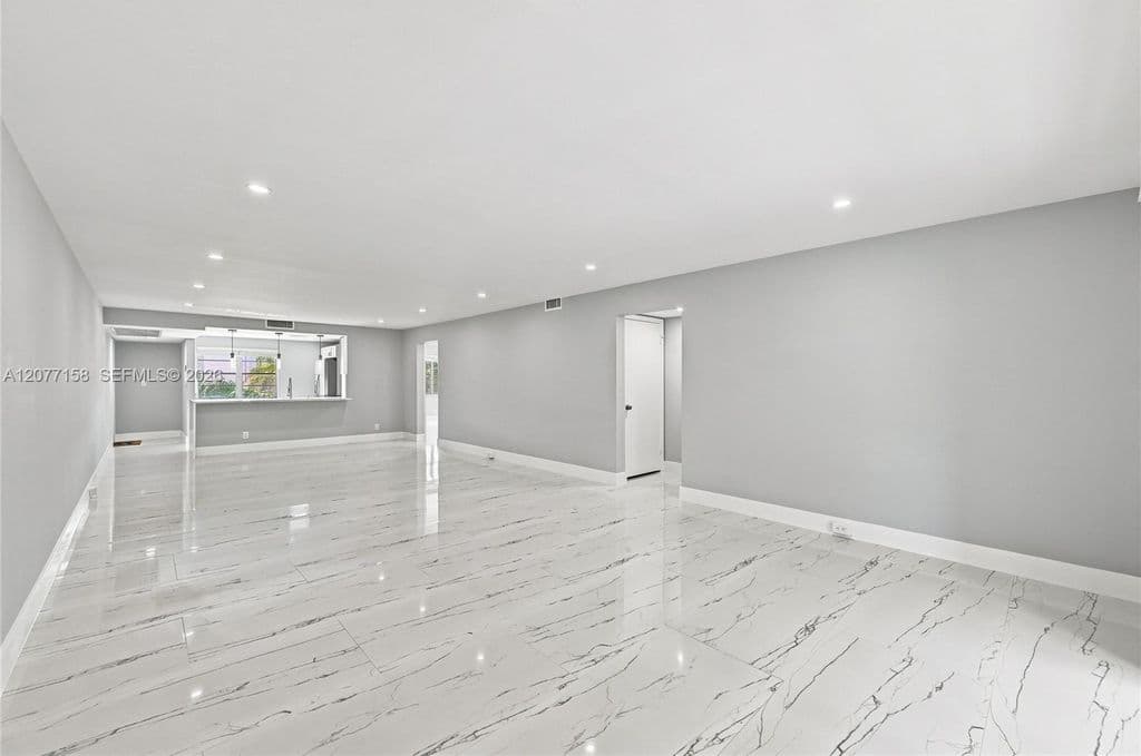 2-bedroom Condo — 3304 Aruba Way APT A2