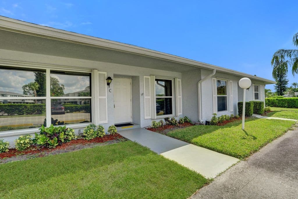 2-bedroom Condo — 2805 SW 13th Street #C