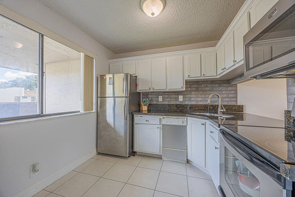 2+1 Condo — 9541 SW 1ST Court #9541