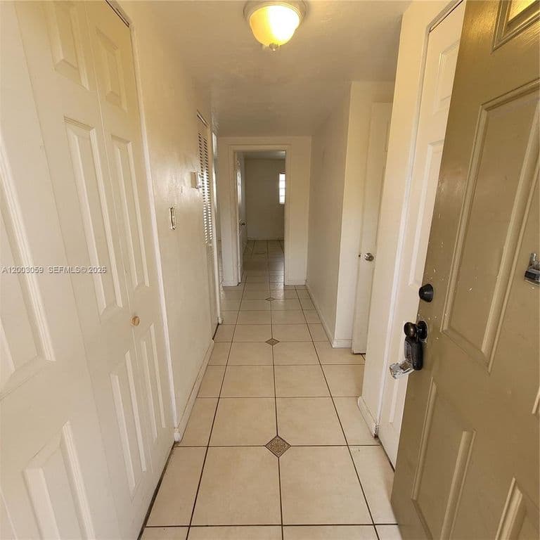 1-bedroom Condo — 1370 NE 119th St #137015