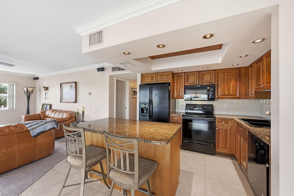 2+1 Condo — 1839 Middle River Drive #302
