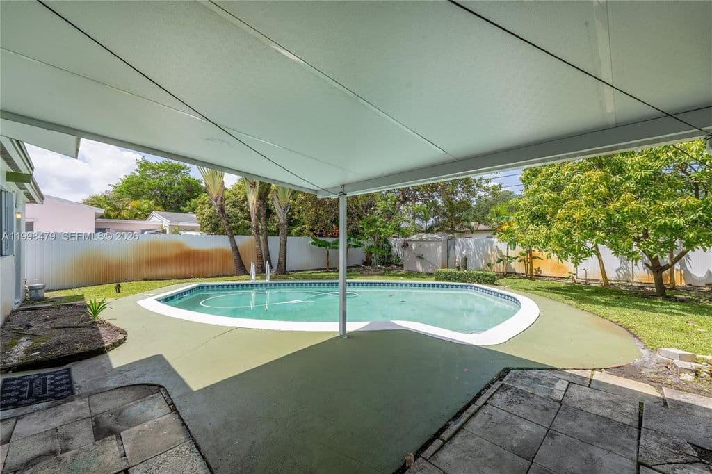 3+1 Müstakil ev — 807 SW 26th Ct