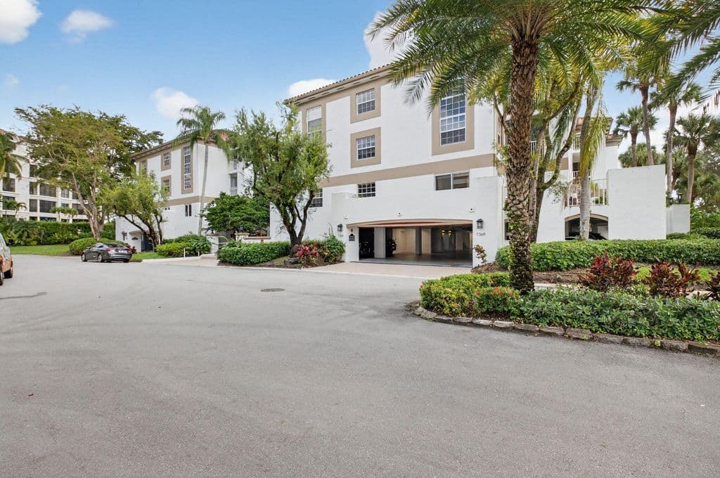2+1 Condo — 7369 Orangewood Lane #307