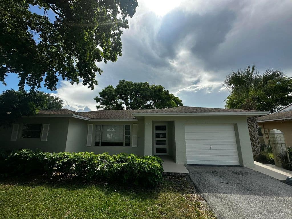 3+1 Müstakil ev — 8211 NW 91st Avenue