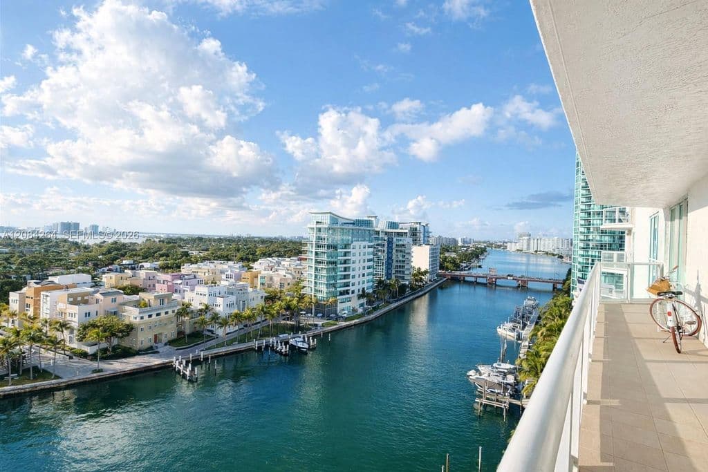 2+1 Condo — 5900 Collins Ave APT 1405