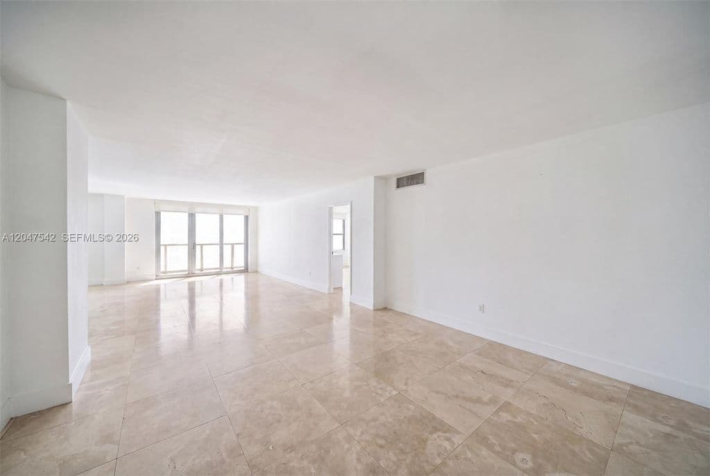 2+1 Condo — 5701 Collins Ave APT 1415