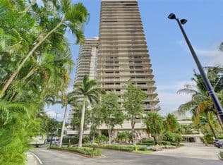 3-bedroom Condo — 19667 Turnberry Way APT 12F, Aventura, 33180