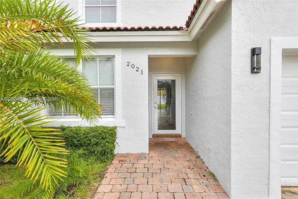 3-bedroom Single-Family Home — 2021 SE 15th St
