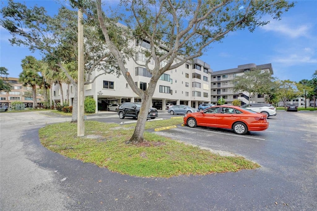 3-bedroom Condo — 8010 Hampton Blvd APT 211